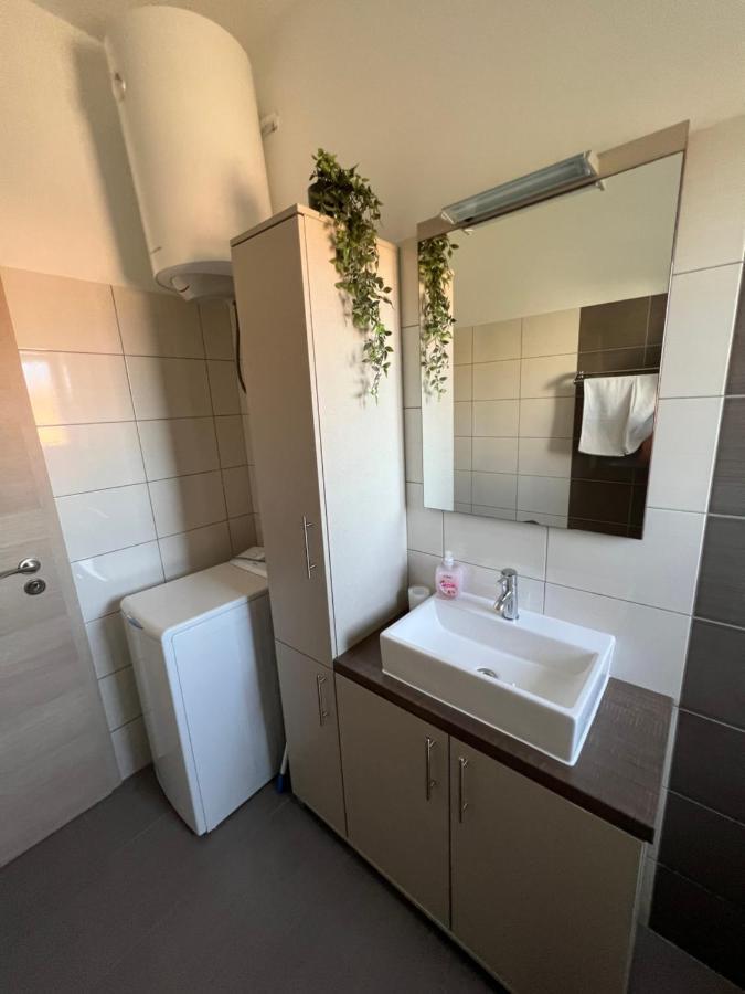 Apartmani Nina I Niko Ugljan Værelse billede
